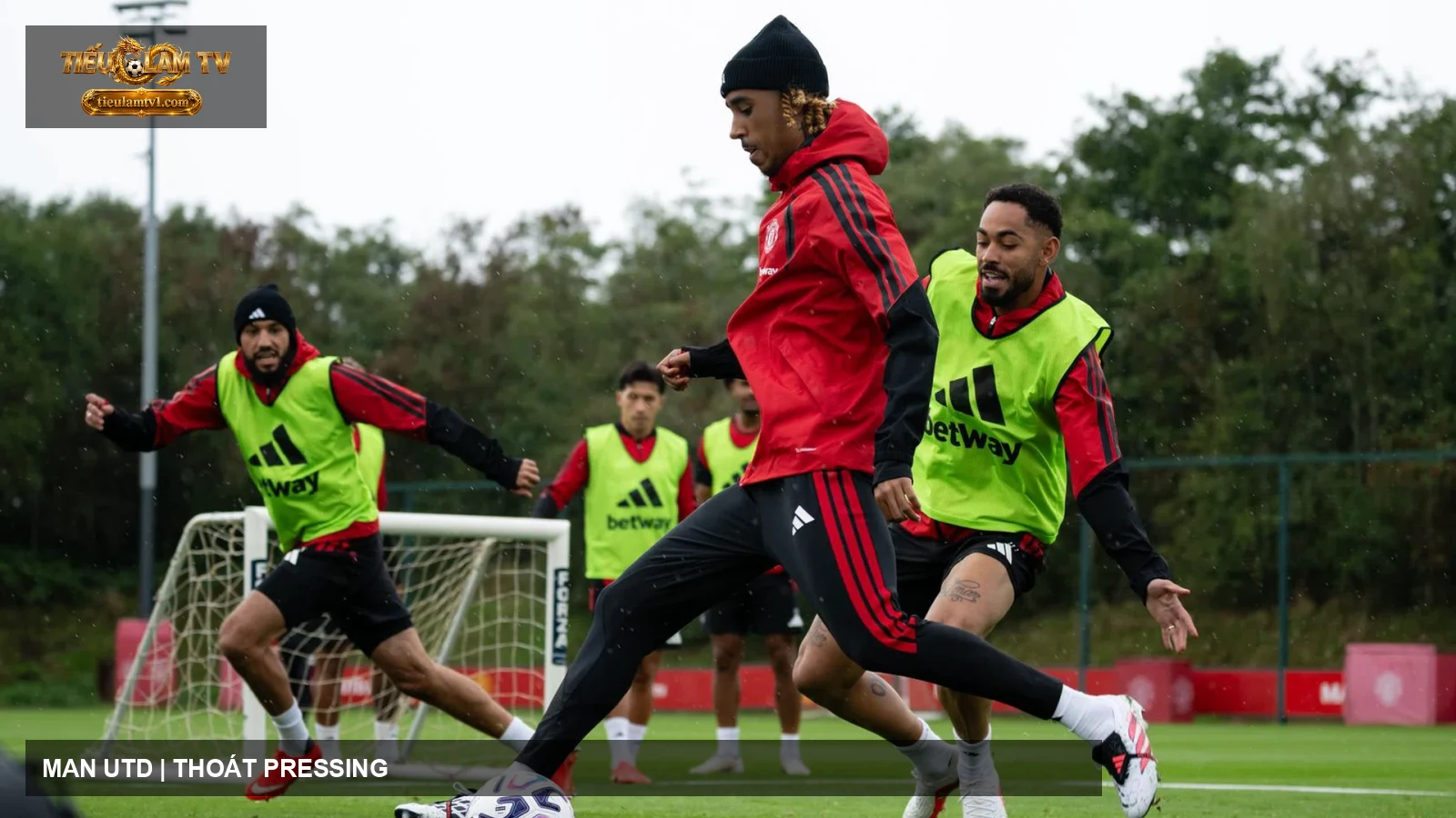 Manchester United tập luyện trước trận đấu